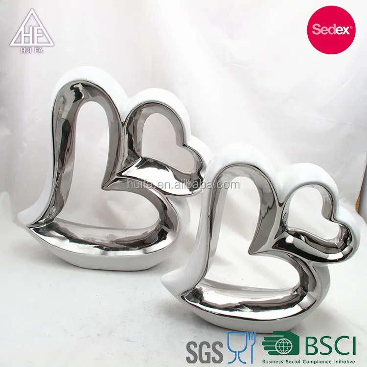 Huifa Elegant Ceramic Candlestick with Beautiful Heart Design Porcelain Sculpture Craft for Home and Party Decorations