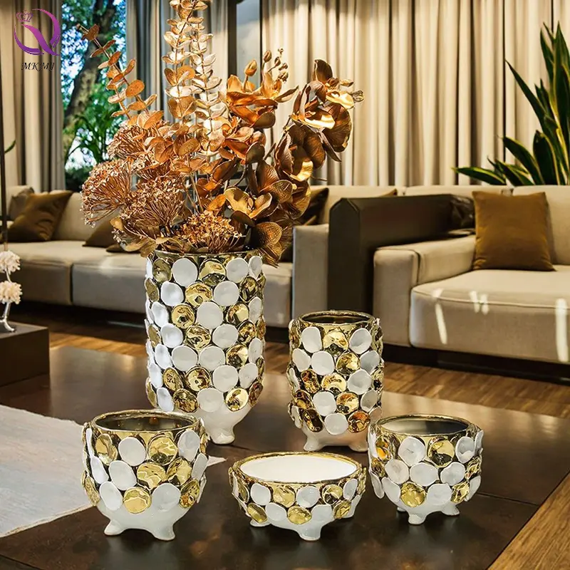 Creative Handpainted Round Decal Desktop Vase Light Luxury Gold White Ceramic Vase for Wedding Event Living Room Home Decor