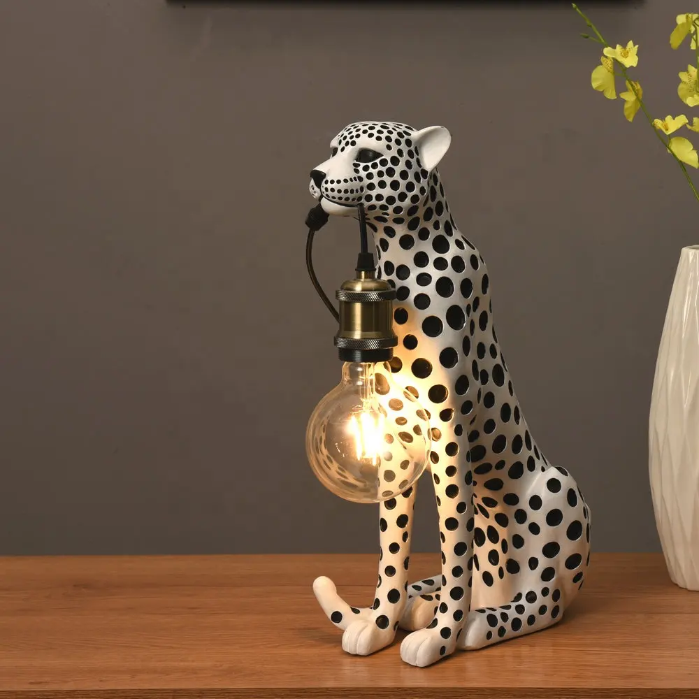 Modern Art Animal Leopard Resin Sculpture Luxury Home Decoration Cheetah Statue Table Lamp for Hotel Office Living Room