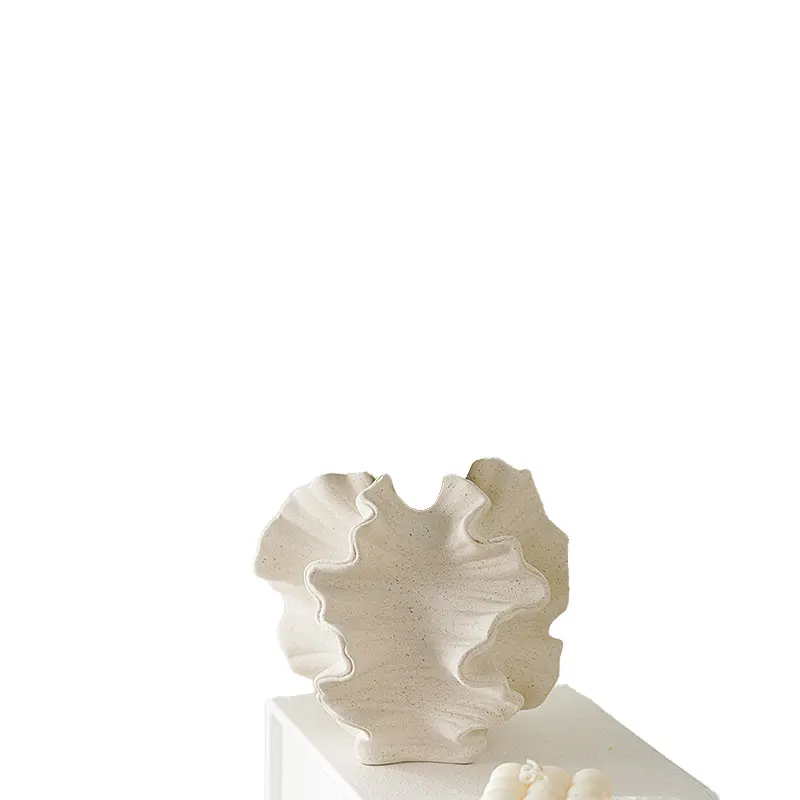 Modern Home Decor White Ceramic Vase Nordic Art Boho Decor for Coffee Table Office Ceramic Coral Vase