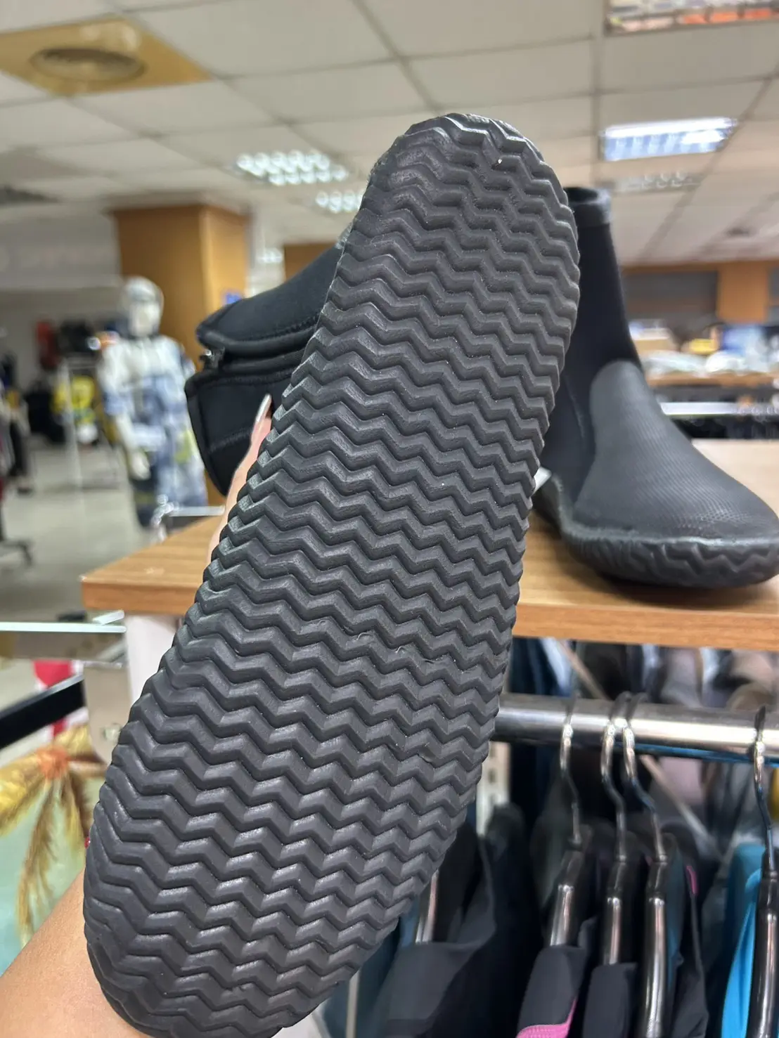 Aropec 3mm Neoprene Ankle-High Diving Water Shoes for Men & Women Non-Slip Rubber Sole All Seasons Outdoor Sports