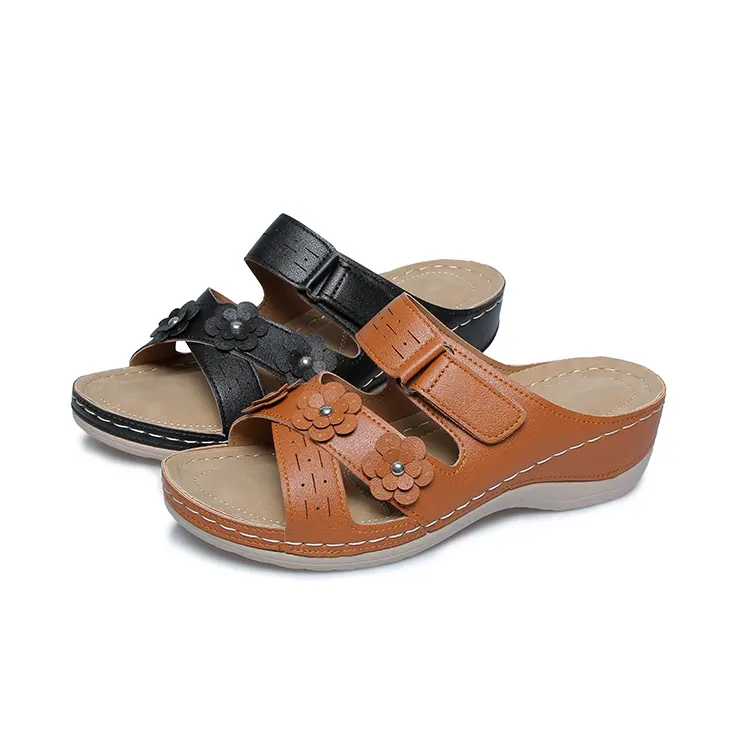New Women's Sandals Summer 2024 Flat White Sandals Women Slippers Buckles Student Beach Shoes Retro Roman Shoes