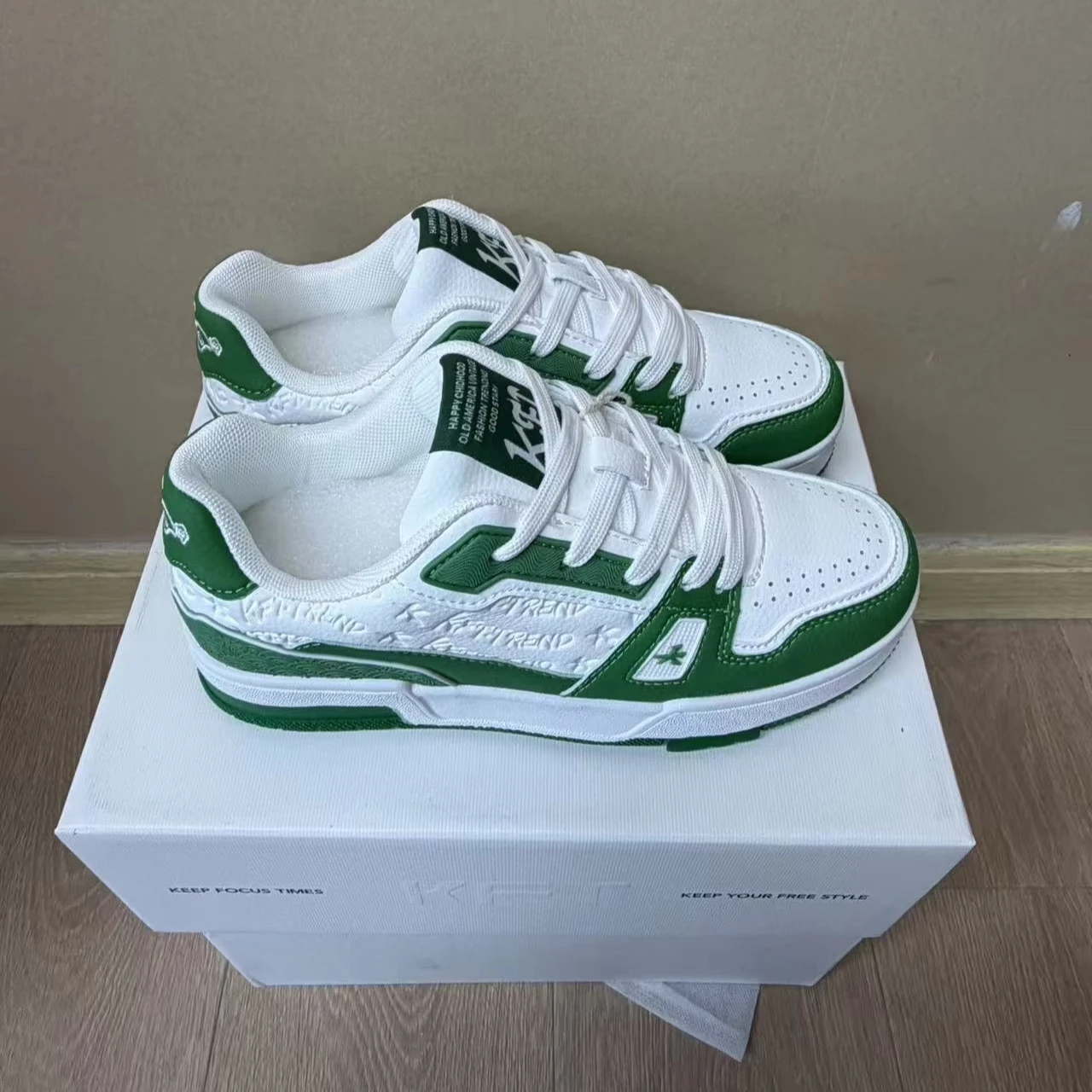 Factory Direct Sales of Luxury, High-quality Designer Casual Sports Shoes, Lightweight Running Shoes, and Skateboarding Shoes.