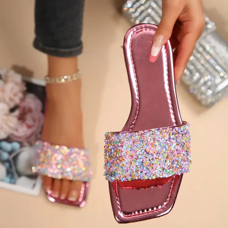 526 New One-piece Rhinestone Women's Sandals for Summer Outdoor Wear, Open Toed Soft Soled Flat Bottomed Beach Women's Shoes