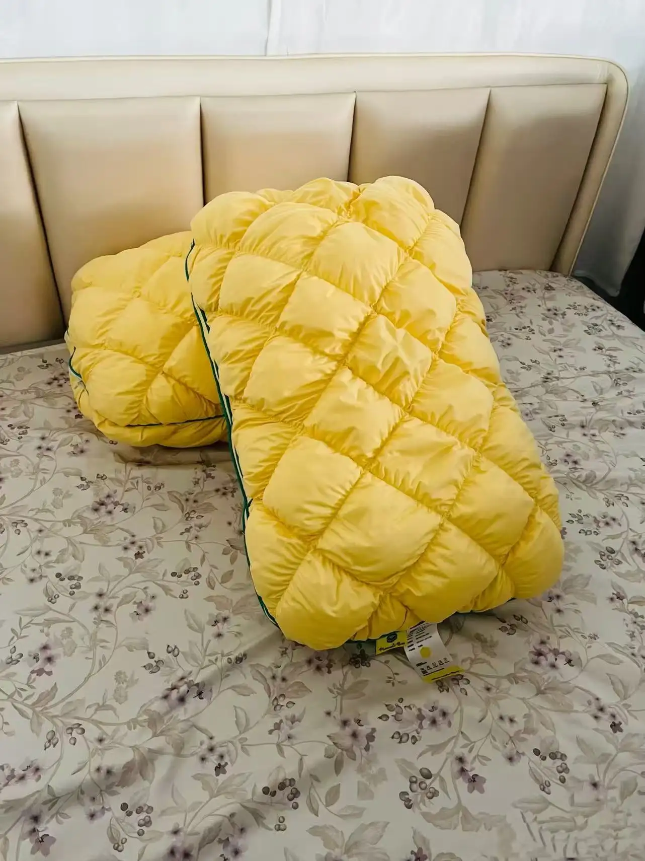 Luxury 3D Pineapple Bun Pillow Grid Quilted Bed Pillows 20x30 Inch Soft Fluffy Microfiber Filled Pillows for Neck Support